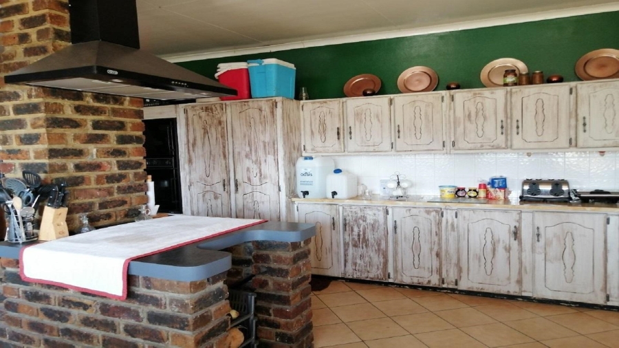 4 Bedroom Property for Sale in Uitvlught Free State